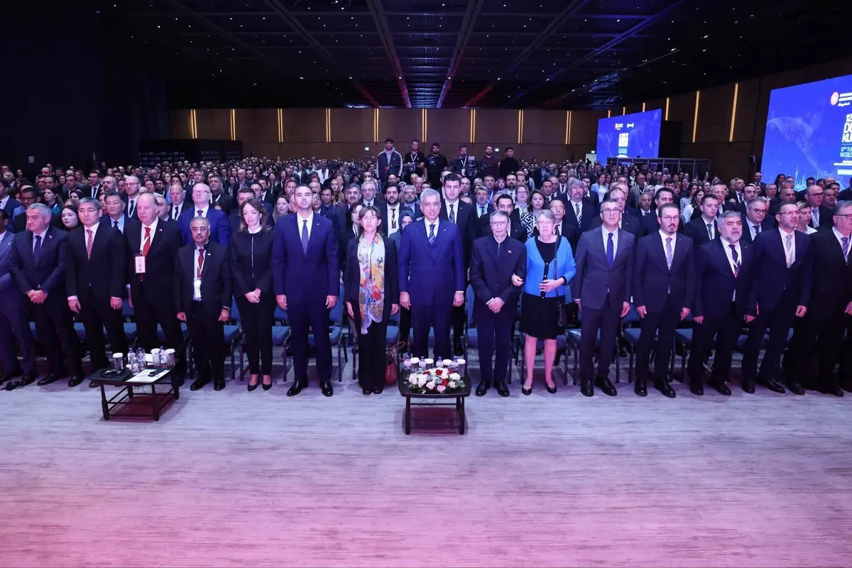Yalova İl Sağlık Müdürü Uzm. Dr. Halim Ömer Kaşıkcı, Cumhurbaşkanlığı himayelerinde İstanbul'da "Üreten Sağlık" temasıyla düzenlenen tıp buluşmasında yer aldı. - Fotoğraf 1