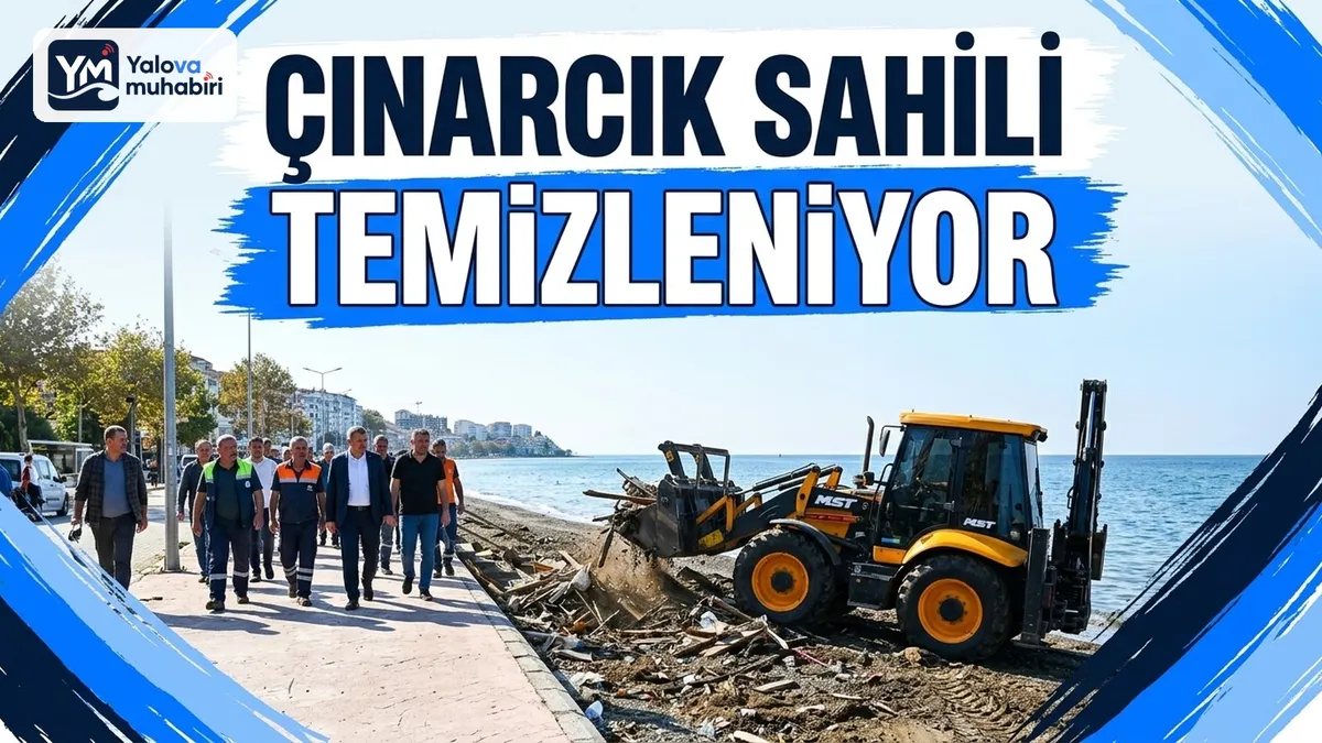 Çınarcık Belediyesi ekipleri, yağışların ardından Vali Akı Caddesi sahil hattına vuran yosun ve ağaç kalıntılarını toplamak için çalışma başlattı.