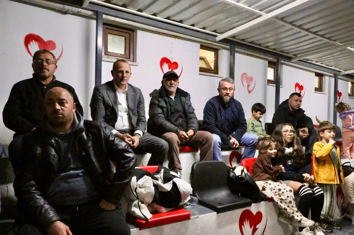 Çiftlikköy Belediyesi Kültür, Sanat ve Sosyal İşler Müdürlüğü tarafından organize edilen Cumhuriyet Kupası Turnuvası'nda Çiftlikköy Kültürspor şampiyonluğa ulaştı. - Fotoğraf 10