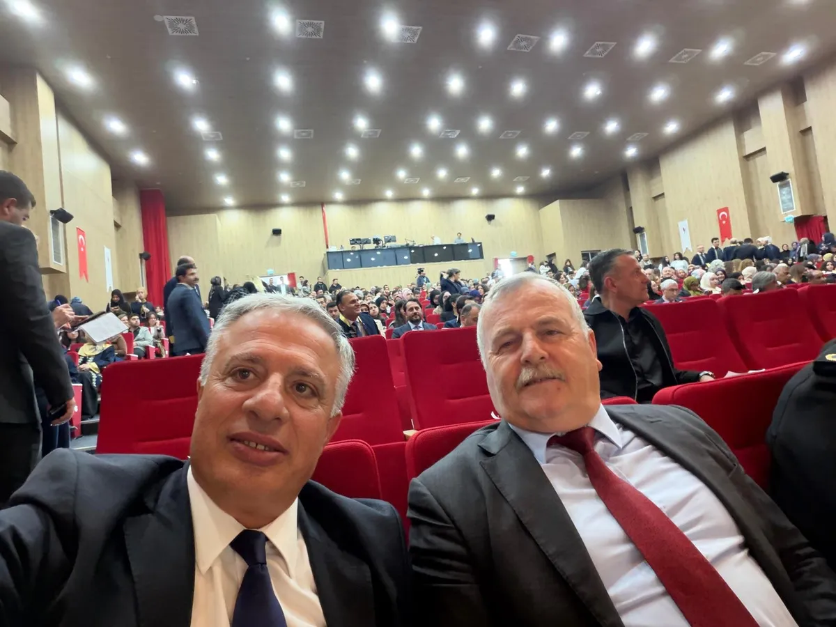 Yalova Üniversitesi'nde düzenlenen 2026-2027 Akademik Yılı Açılış Töreni'ne katılan ilçe belediyesi, yeni dönemin akademisyenlere ve öğrencilere hayırlı olmasını temenni etti. - Fotoğraf 6
