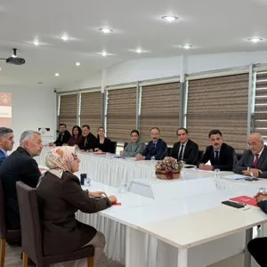 Yalova'da sosyal hizmet kuruluşlarının müdürleri, İl Müdürü Seçkin Bilici başkanlığında düzenlenen tanışma ve değerlendirme toplantısında bir araya geldi. - Fotoğraf 4