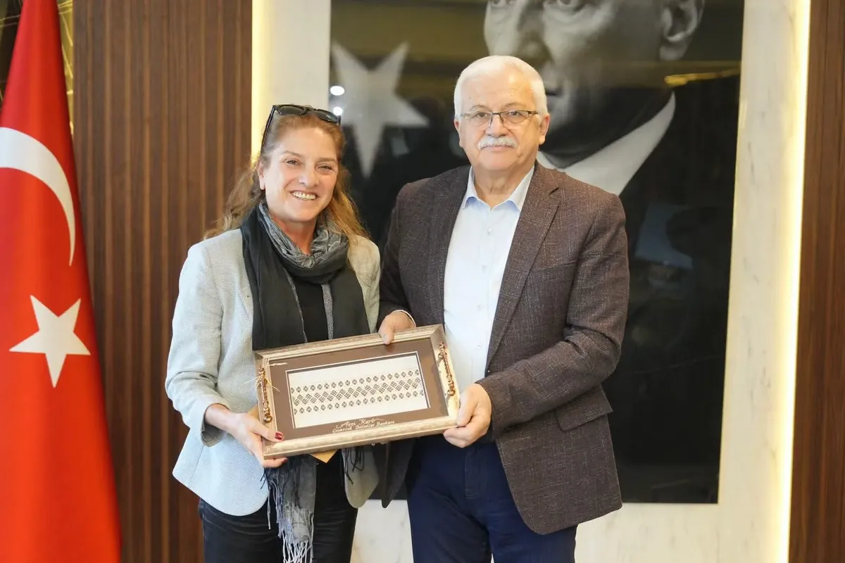 Çınarcık Belediyesi, 24 Ekim 2026'da Çevreci BELEDİYELER Birliği toplantısına katılarak Avrupa Birliği destekli hibe programında tam başvuru aşamasına geçen Atık projesini anlattı. - Fotoğraf 2