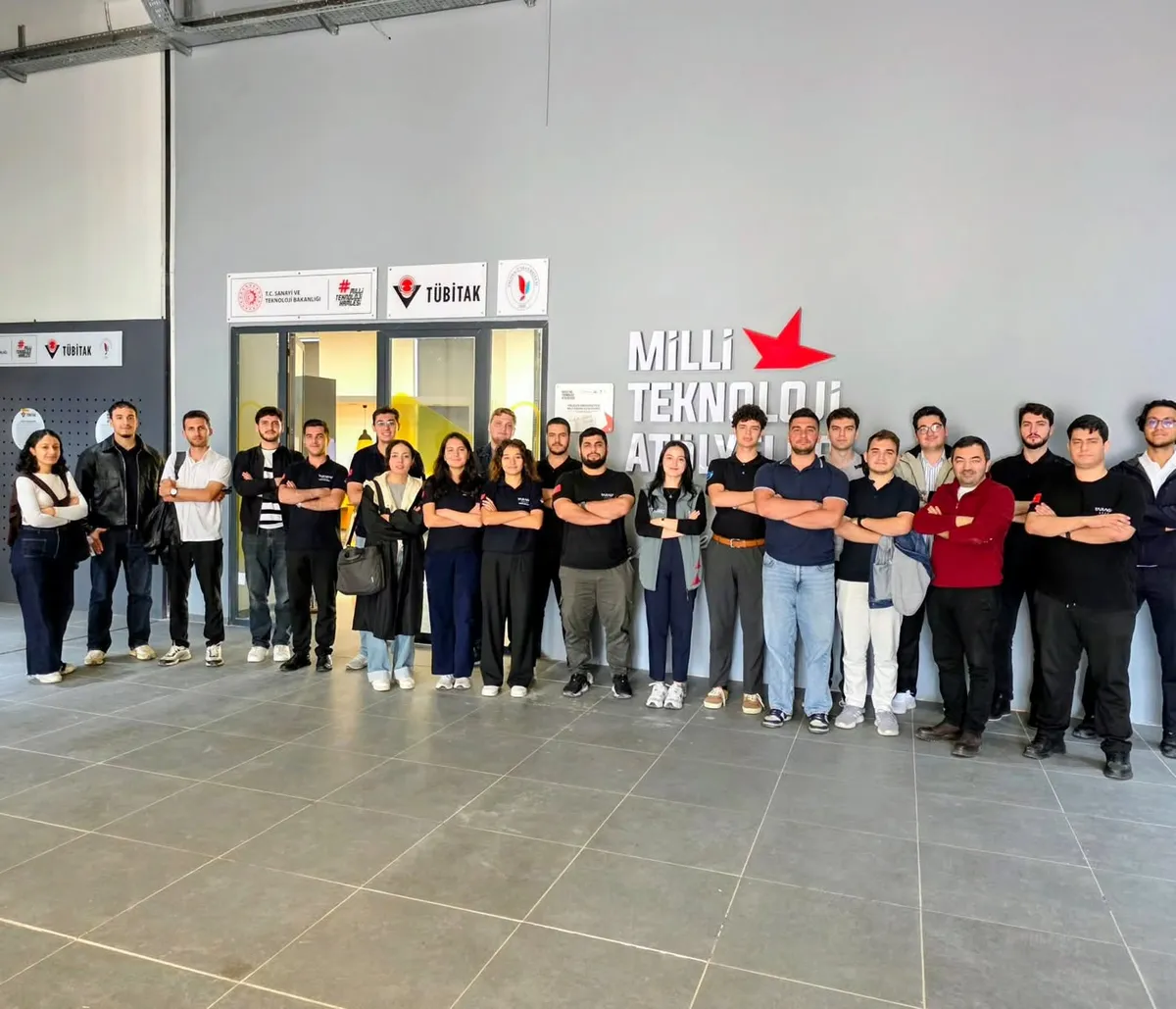 TEKNOFEST 2026'da başarı elde eden Yalova Üniversitesi Mühendislik Fakültesi öğrencileri, Yalova OSB koordinasyonunda Milli Teknoloji Atölyesi'nde ağırlandı. - Fotoğraf 2