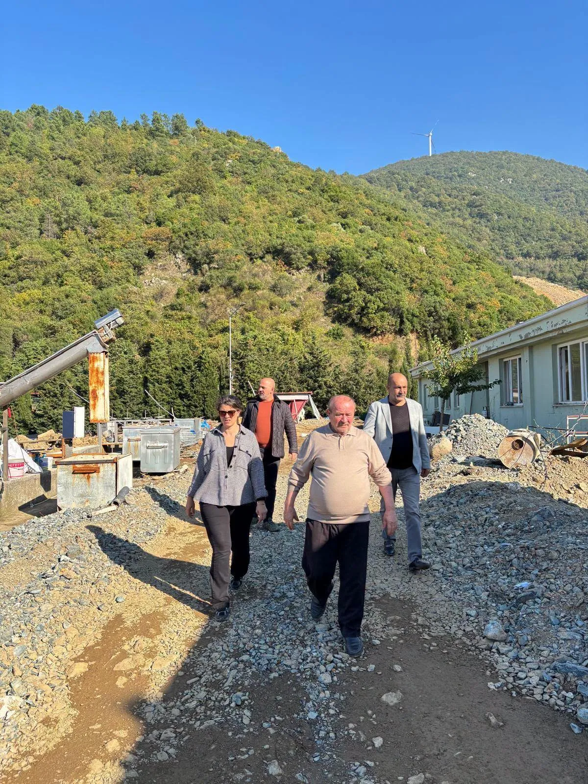 Esenköy'de yaşanan sel felaketinin ardından Belediye Başkanı Mehmet Temel ve belediye meclis üyeleri, Estaş bölgesindeki arıtma tesisleri ile dere yatağında incelemede bulundu. - Fotoğraf 5