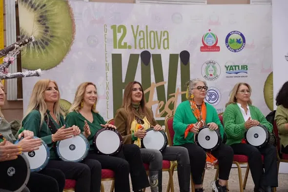 Subaşı Kıyı Festivali'nde sahne alan Mimoza Ritim Grubu, şarkıları ve enstrüman performanslarıyla dinleyicilere keyifli anlar yaşattı. - Fotoğraf 2