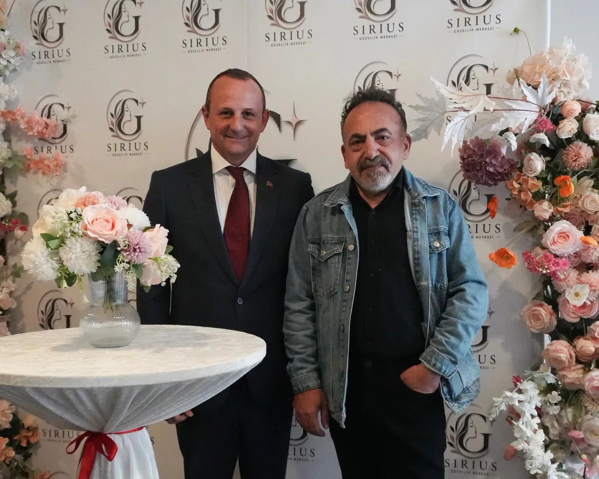 Çiftlikköy'de hizmete giren Sirius Güzellik Merkezi'nin açılışına katılan Belediye Başkanı Adil Yele, işletme sahibi Gizem Yıldırım'a bol kazanç ve bereket temennisinde bulundu. - Fotoğraf 8