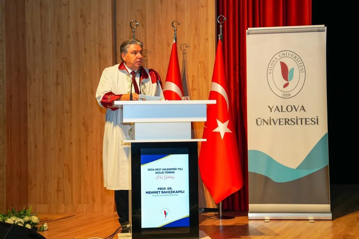 Yalova Üniversitesi'nde düzenlenen 2026-2027 Akademik Yılı Açılış Töreni'ne katılan ilçe belediyesi, yeni dönemin akademisyenlere ve öğrencilere hayırlı olmasını temenni etti. - Fotoğraf 5