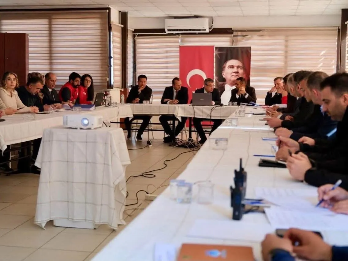 AFAD koordinasyonunda Marmara Adaları merkezli deprem senaryosuyla düzenlenen bölgesel masa başı tatbikatına Türk Kızılay Yalova ekipleri de katıldı. - Fotoğraf 4