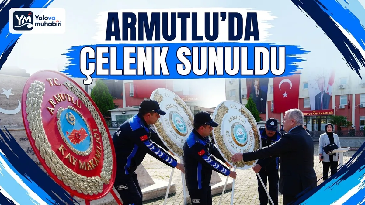 Armutlu'da Cumhuriyet Bayramı'nın 103. yıl dönümü dolayısıyla düzenlenen törende Kaymakam Erinç Demir ve Belediye Başkanı Cengiz Arslan çelenk sunma programına katıldı.