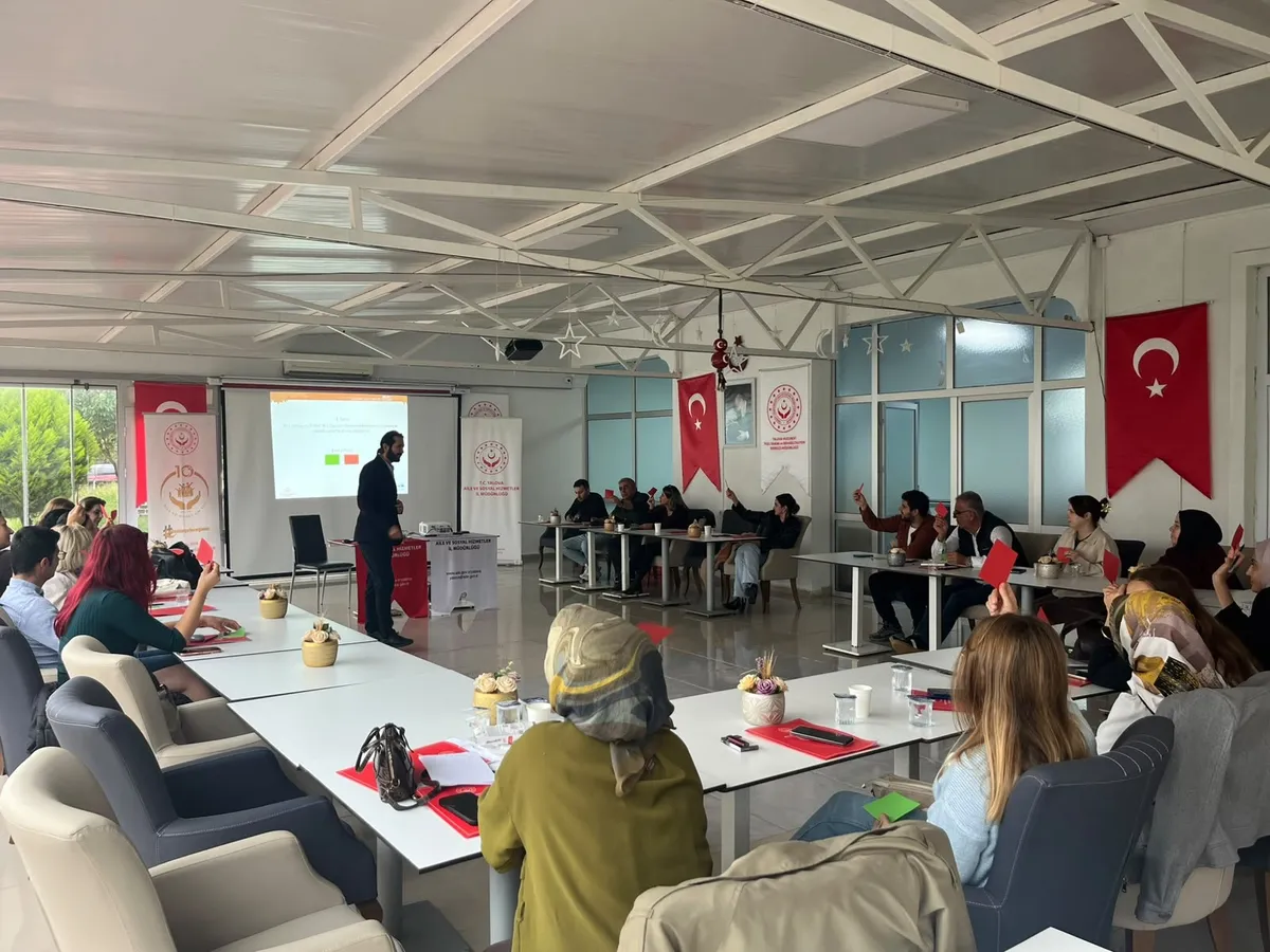 Yalova'da afet ve acil durumlarda görev alacak personele yönelik üç gün süren psikososyal destek başlangıç düzey eğitim programı tamamlandı. - Fotoğraf 4
