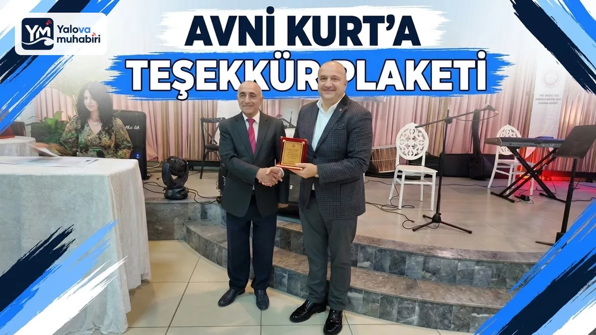 Çınarcık Belediye Başkanı Avni Kurt, ilçede düzenlenen dayanışma gecesine katılarak vakıf üyeleriyle bir araya geldi; programda Kurt'a teşekkür plaketi verildi.