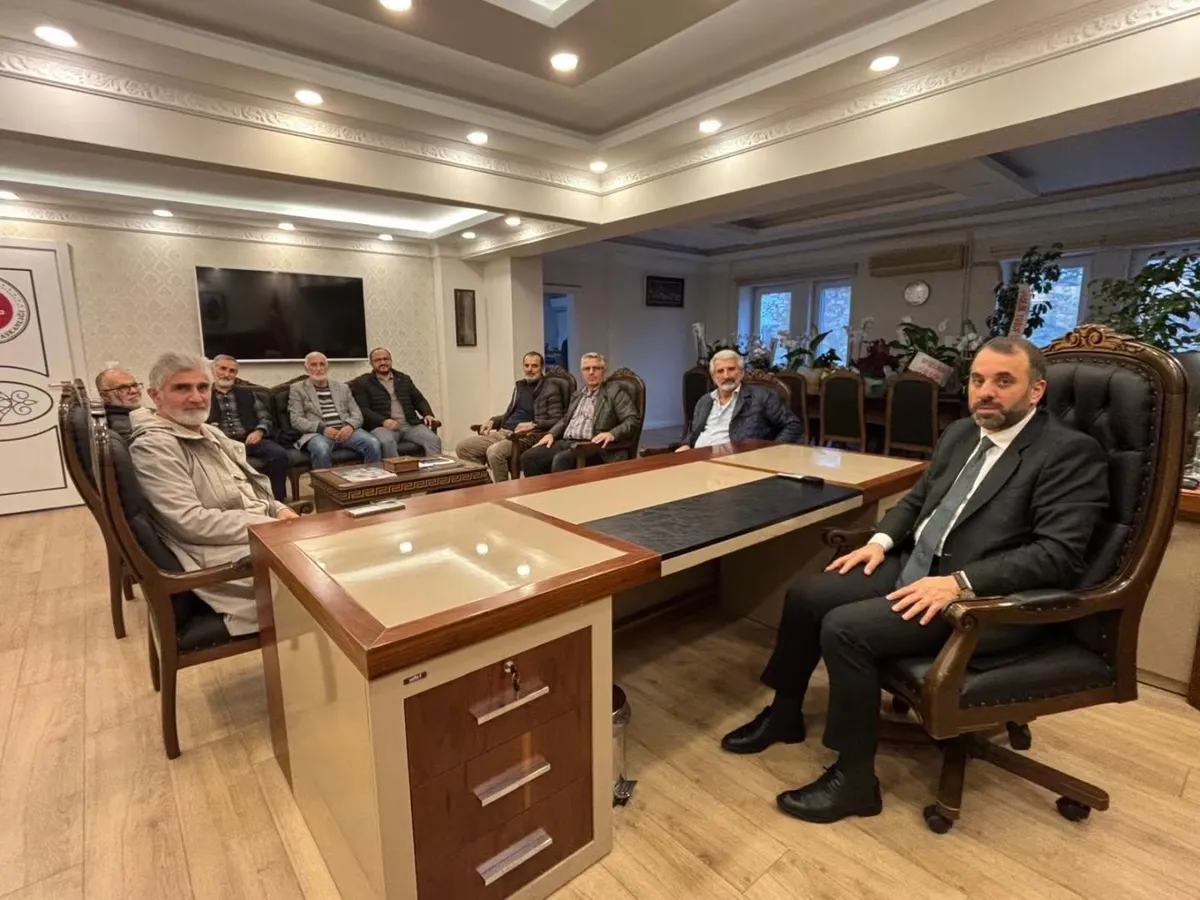Yalova İl Müftüsü Naci Çakmakçı'yı makamında ziyaret eden din görevlileri, iş insanları, vakıf ve dernek temsilcileri ile vatandaşlar yeni görevi dolayısıyla hayırlı olsun dileklerini sundu. - Fotoğraf 2