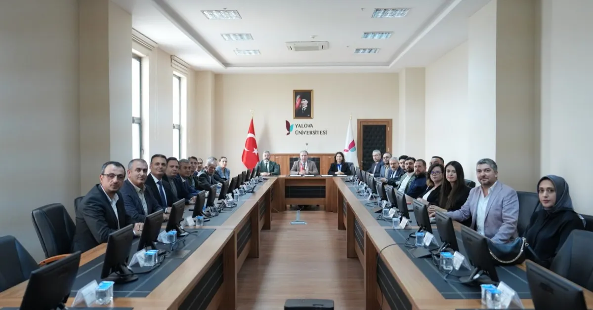 Rektörlük binasında düzenlenen törende, akademi ile üretim sektörünü buluşturan Üniversite-Sanayi İş Birliği Protokolü 7 sanayi kuruluşunun katılımıyla imza altına alındı. - Fotoğraf 12