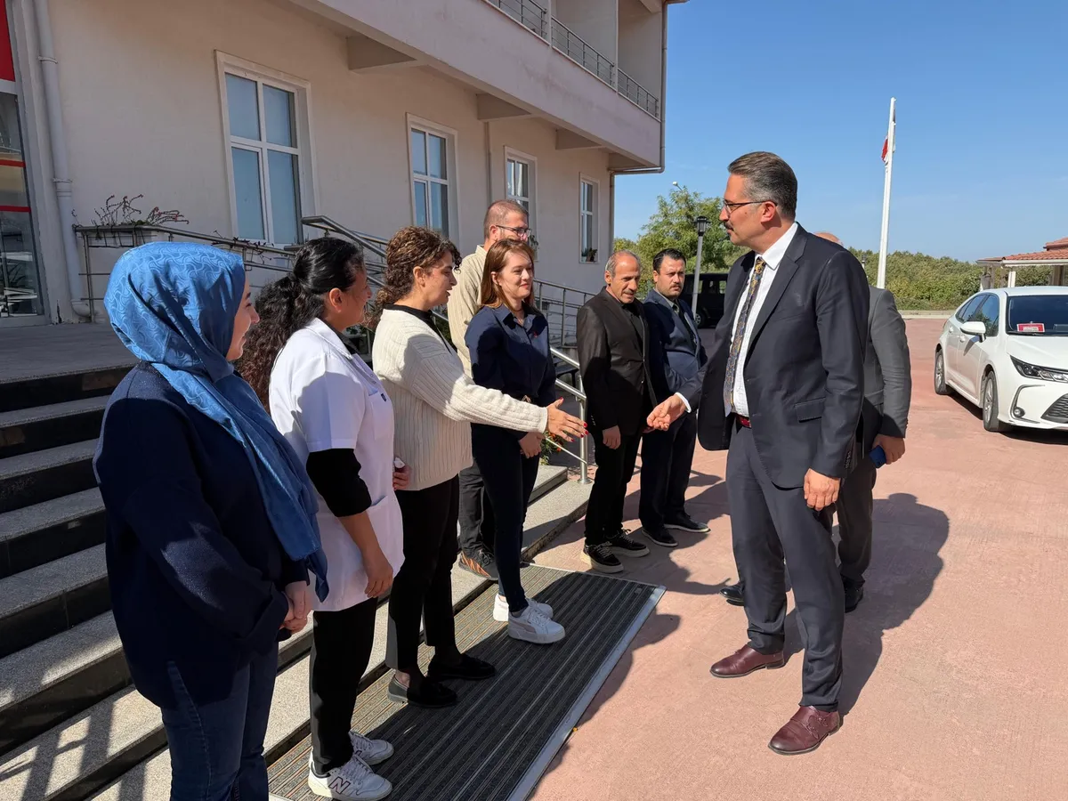 Yalova'da 22 Ekim 2026'da göreve başlayan İl Müdürü Seçkin Bilici, huzurevini ziyaret ederek kurum sakinlerinin talep ve beklentilerini dinledi. - Fotoğraf 5