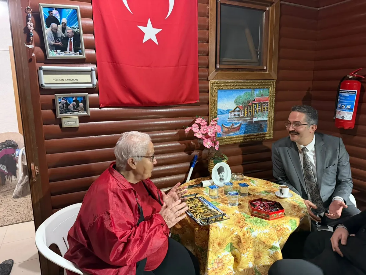 Çınarcık Huzurevi'ni ziyaret eden Seçkin Bilici, kuruluşun fiziki koşulları ile bakım ve destek hizmetlerini yerinde inceleyerek kurum sakinlerinin taleplerini dinledi. - Fotoğraf 2
