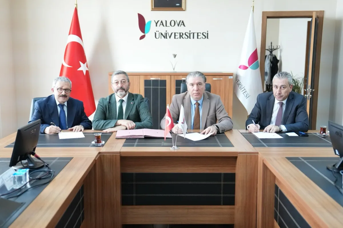 Rektörlük binasında düzenlenen törende, akademi ile üretim sektörünü buluşturan Üniversite-Sanayi İş Birliği Protokolü 7 sanayi kuruluşunun katılımıyla imza altına alındı. - Fotoğraf 8