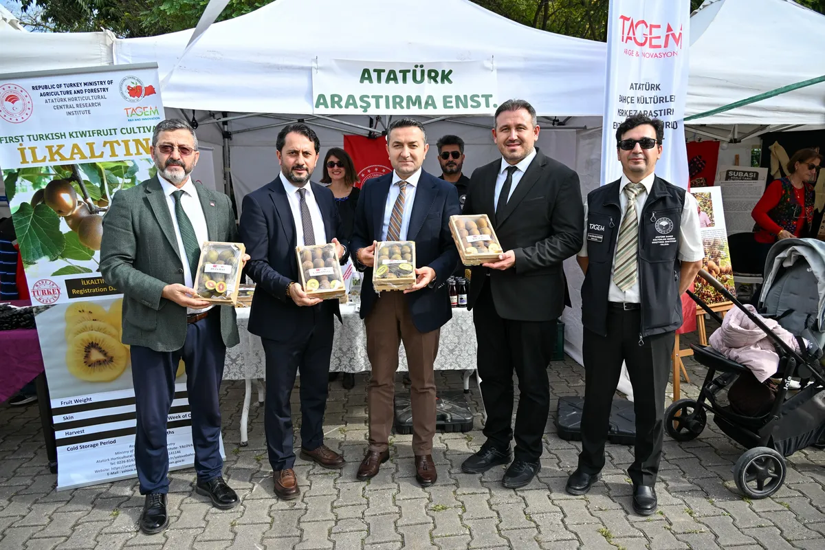 Yalova'nın Subaşı beldesinde bu yıl 12'ncisi düzenlenen Kivi Festivali, il protokolü, üreticiler ve vatandaşların katıldığı açılış programıyla kapılarını açtı. - Fotoğraf 4