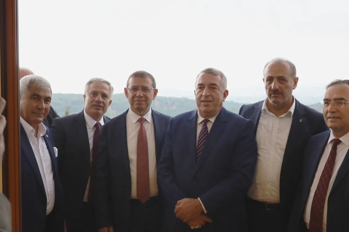 Enerji ve Tabii Kaynaklar Bakan Yardımcısı Abdullah Tancan, Yalova Vali Yardımcısı Osman Sarı ve beraberindekiler, Termal'de hizmet vermeye başlayan Pinhan Otel'in açılışına katıldı. - Fotoğraf 7