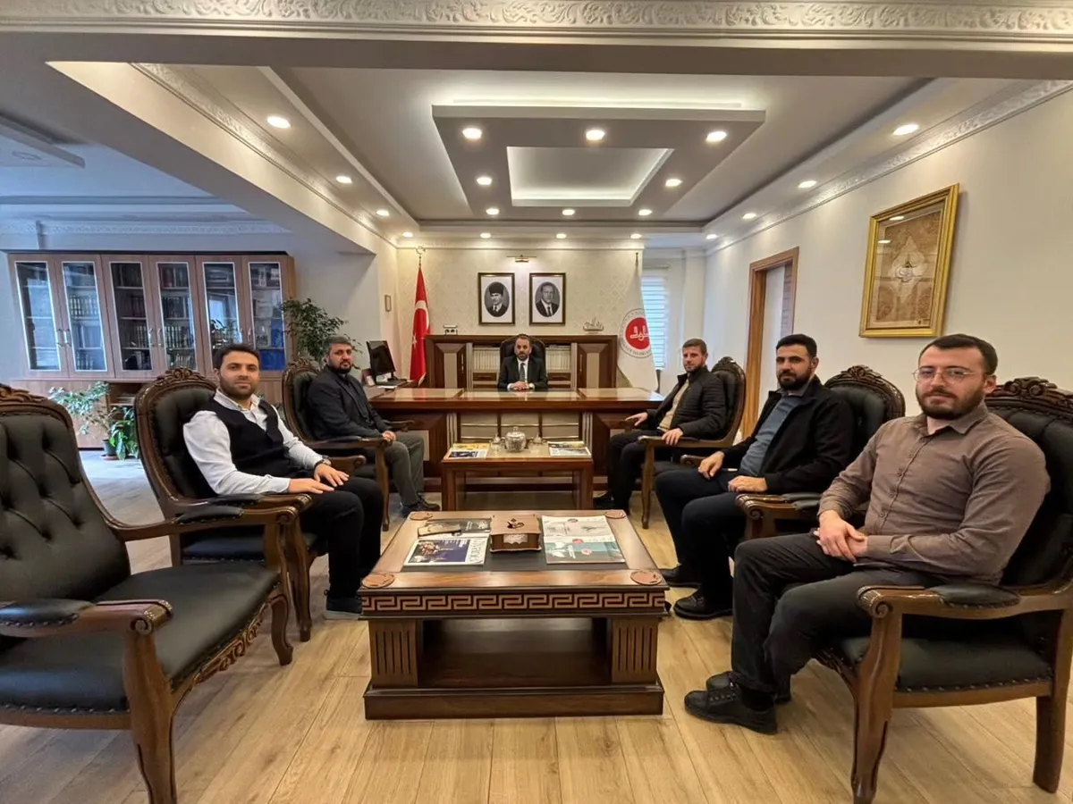 Yalova İl Müftüsü Naci Çakmakçı, Adalı Hafız Ahmet Hızal Yatılı Erkek Kur'an Kursu heyetini Hayırlı olsun ziyareti kapsamında ağırlayarak hafızlık çalışmaları hakkında bilgi aldı. - Fotoğraf 2