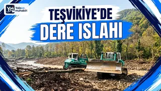 Çınarcık'a bağlı Teşvikiye beldesinde yaşanan su taşkınının ardından bölgede yürütülen dere düzenlemesi sürerken, Belediye Başkanı Mustafa Nurten süreci bizzat yakından takip ediyor. - Küçük görsel 1
