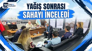 Çınarcık'a bağlı Esenköy'de gece boyunca etkili olan yoğun yağışların ardından Kaymakam Tahsin Aksu ve Belediye Başkanı Mehmet Temel olumsuzluk yaşanan bölgelerde inceleme yaptı. - Küçük görsel 1