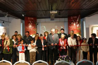 Yalova Kent Müzesi'nde açılan "Biz Cumhuriyet'in Çocuklarıyız" sergisi, geçmişten bugüne Cumhuriyet Bayramı kutlamalarının fotoğraflarıyla 20 Kasım'a kadar ziyaret edilebilecek. - Küçük görsel 2