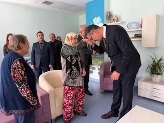 Yalova'da 22 Ekim 2026'da göreve başlayan İl Müdürü Seçkin Bilici, huzurevini ziyaret ederek kurum sakinlerinin talep ve beklentilerini dinledi. - Küçük görsel 7