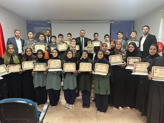 Yalova'da hafızlık eğitimlerini tamamlayan öğrencilere hafızlık belgeleri, İl Müftüsü Naci Çakmakçı'nın katıldığı programla takdim edildi. - Küçük görsel 2