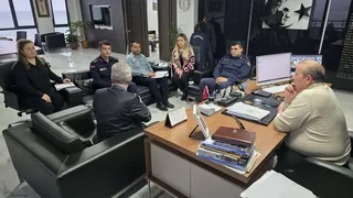 Çınarcık'a bağlı Esenköy'de gece boyunca etkili olan yoğun yağışların ardından Kaymakam Tahsin Aksu ve Belediye Başkanı Mehmet Temel olumsuzluk yaşanan bölgelerde inceleme yaptı. - Küçük görsel 5