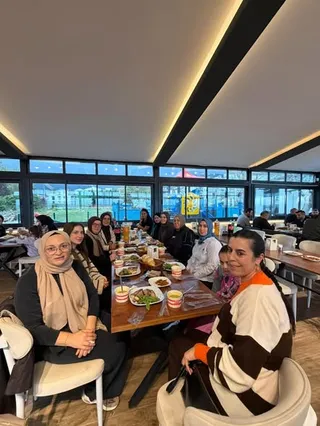 Teşvikiye'de yaşanan sel felaketinin ardından hafta sonu ve mesai saati gözetmeksizin görev yapan belediye personeli ve aileleri için Kumsal Sosyal Tesisi'nde teşekkür yemeği düzenlendi. - Küçük görsel 3