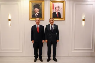 Yalova Valisi Dr. Ahmet Hamdi Usta; Sütaş yöneticisi İlhan İl, Güreş İl Tertip Kurulu Başkanı Hakkı Bağatar ve Kamu-Sen İl Başkanı Sait Çolak'ı makamında ağırladı. - Küçük görsel 3