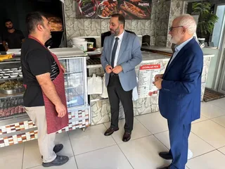 Yalova İl Müftüsü Naci Çakmakçı, din görevlileriyle birlikte Gaziosmanpaşa civarındaki esnafı ziyaret ederek hayırlı kazançlar diledi ve Diyanet yayınlarından hediye etti. - Küçük görsel 6