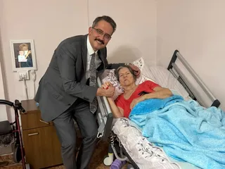 Çınarcık Huzurevi'ni ziyaret eden Seçkin Bilici, kuruluşun fiziki koşulları ile bakım ve destek hizmetlerini yerinde inceleyerek kurum sakinlerinin taleplerini dinledi. - Küçük görsel 4