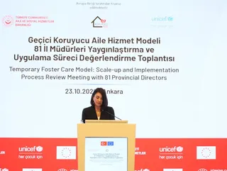 Ankara'da UNICEF iş birliğiyle düzenlenen değerlendirme toplantısında, 30 pilot il dışında Geçici Koruyucu Aile Hizmet Modeli'nde ilk yerleştirmeyi gerçekleştiren Yalova İl Müdürlüğü ödüle layık görüldü. - Küçük görsel 6