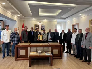 Çiftlikköy'den gelen Kur'an kursu heyeti, kurs yöneticisi Mehmet Karaman ile birlikte Yalova İl Müftüsünü ziyaret ederek hayırlı olsun dileklerini iletti. - Küçük görsel 2