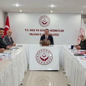 Yalova'da sosyal hizmet kuruluşlarının müdürleri, İl Müdürü Seçkin Bilici başkanlığında düzenlenen tanışma ve değerlendirme toplantısında bir araya geldi. - Küçük görsel 4