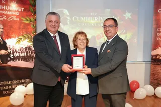 Yalova Kent Müzesi'nde açılan "Biz Cumhuriyet'in Çocuklarıyız" sergisi, geçmişten bugüne Cumhuriyet Bayramı kutlamalarının fotoğraflarıyla 20 Kasım'a kadar ziyaret edilebilecek. - Küçük görsel 8
