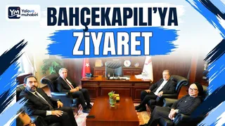 Yalova Üniversitesi'nde düzenlenen konferansın ardından Ahmet Özhan ve Yalova İl Genel Meclisi Başkanı Hasan Soygüzel, Rektör Prof. Dr. Mehmet Bahçekapılı'yı makamında ziyaret etti. - Küçük görsel 1