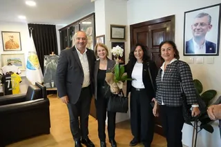 Yeni parti Çınarcık İlçe Başkanı hasibe Birgin ve beraberindeki yönetim kurulu üyeleri, 26 Ekim Pazartesi günü Çınarcık Belediye Başkanı Avni Kurt'u makamında ziyaret etti. - Küçük görsel 6