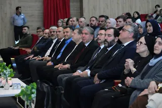 Yalova Üniversitesi'nde düzenlenen "Ötekisizlik Ahlâkı" konferansına konuşmacı olarak katılan Ahmet Özhan, akademik personel ve öğrencilerle bir araya geldi. - Küçük görsel 3