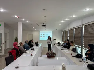 Yalova'da yeni koruyucu aileler ile henüz eğitim almamış ailelere yönelik dört oturumdan oluşan Koruyucu Aile Birinci Kademe Eğitimi tamamlandı. - Küçük görsel 3