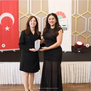 Yalova Barosu, 29 Ekim dolayısıyla düzenlenen cumhuriyet balosunda önceki dönem kurullarında yer almış avukatlara plaket verdi. - Küçük görsel 8