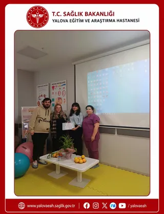 Gebe Okulu'nda açılan birinci grup eşli eğitim programında anne ve baba adaylarına doğum süreci, bebek bakımı ve eş desteği anlatıldı; katılımcı gebelere sertifika verildi. - Küçük görsel 7
