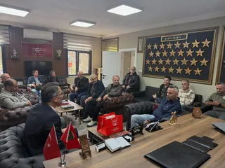 Göreve başlayan İl Müdürü Seçkin Bilici, kentte faaliyet gösteren şehit ve gazi derneklerinin başkanları, yöneticileri ve üyeleriyle bir araya gelerek taleplerini dinledi. - Küçük görsel 4