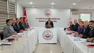 Yalova'da sosyal hizmet kuruluşlarının müdürleri, İl Müdürü Seçkin Bilici başkanlığında düzenlenen tanışma ve değerlendirme toplantısında bir araya geldi. - Küçük görsel 2