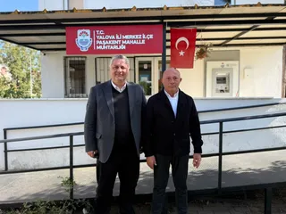 Yalova Belediye Başkanı Mehmet Gürel, Paşakent Mahalle Muhtarı Cemal Yıldırım'ı ziyaret ederek mahallenin öncelikli ihtiyaçlarını ve devam eden çalışmaları değerlendirdi. - Küçük görsel 2