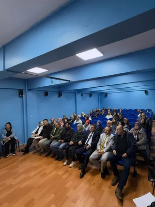 Çiftlikköy Atatürk Anadolu Lisesi'ni ziyaret eden Yeşilay Yalova Şubesi, Okul Aile Birliği bünyesinde velilerle buluşarak bağımlılıkla mücadele çalışmaları ile yedam'ın ücretsiz destek hizmetlerini tanıttı. - Küçük görsel 8