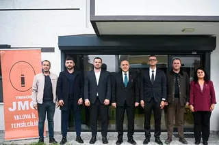 Yalova'da meslek odalarını ziyaret eden Vali Dr. Ahmet Hamdi Usta, Mimarlar Odası ve Jeoloji Mühendisleri Odası yönetimleriyle afetlere karşı bilinçli bir kent hedefi doğrultusunda bir araya geldi. - Küçük görsel 3