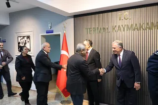 Termal'de 29 Ekim Cumhuriyet Bayramı'nın 103. yılı, kaymakamlık makamında yapılan tebrikat kabulü ve ilçe protokolü ile vatandaşların bir araya geldiği salon programıyla kutlandı. - Küçük görsel 4