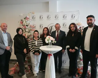 Çiftlikköy'de hizmete giren Sirius Güzellik Merkezi'nin açılışına katılan Belediye Başkanı Adil Yele, işletme sahibi Gizem Yıldırım'a bol kazanç ve bereket temennisinde bulundu. - Küçük görsel 13
